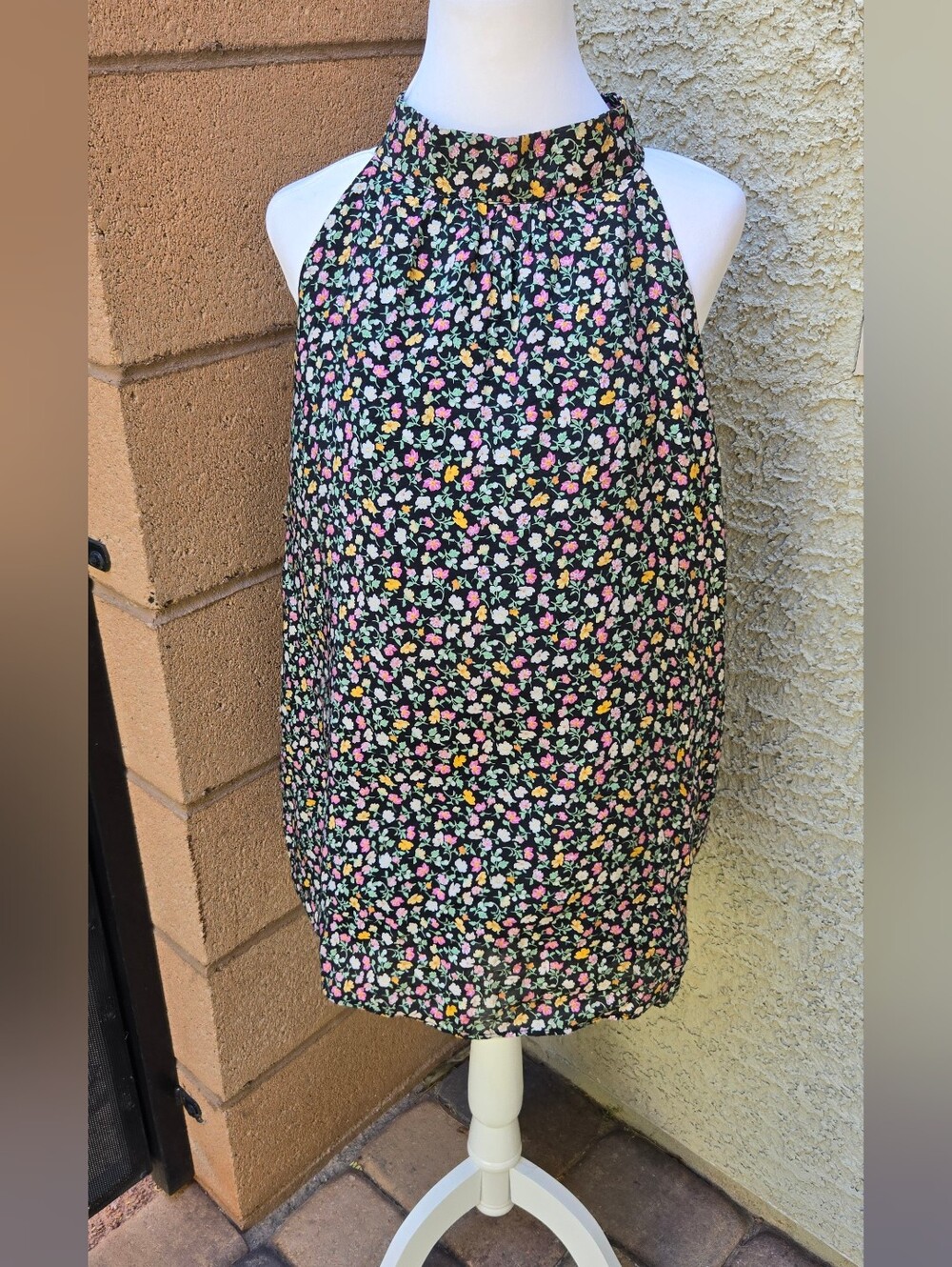 Sleeveless High-Neck Floral Blouse - Black Base